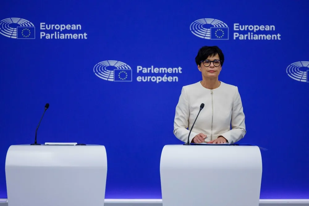 Commission proposes up to 15-year safeguards for new members — insists this won’t create a two-tier EU