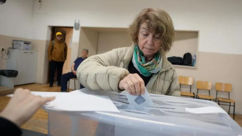 Runoff of Bulgaria's presidential election scheduled for November 1