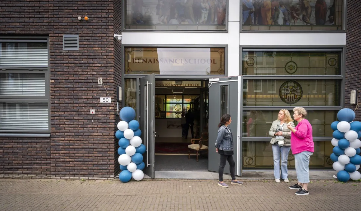 Education Inspectorate Claims It Didn’t Know About Separate Boys’ and Girls’ Tracks at FVD’s Renaissanceschool — ‘Shocking’, Say Critics