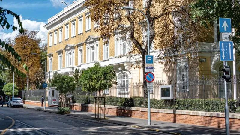 Hungary Announces Expulsion of 10 Russian Diplomats, Says Move Protects Sovereignty While Keeping Ties Open