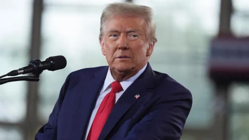 Trump Announces Punishment for Canada Over Wildfire Smoke — Voices Suspicion and Praises Russia's Steady Approach