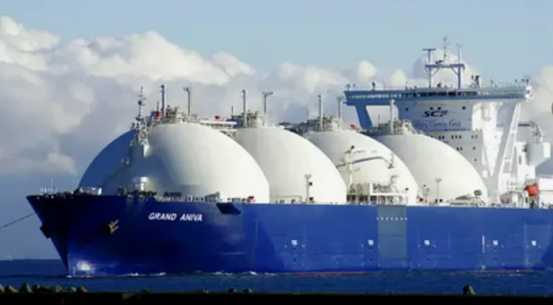Diesel channel opens, LPG channel closes