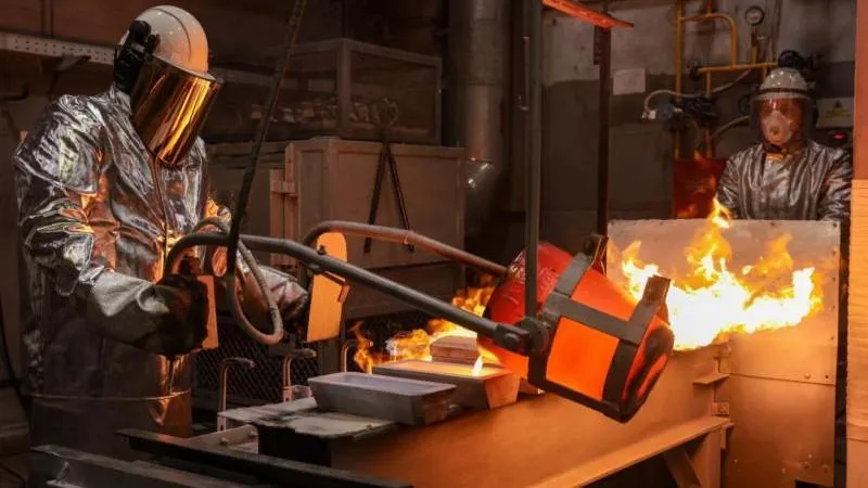Gold Tops $4,200 for First Time Since July 6 as Markets Flock to Safe Havens