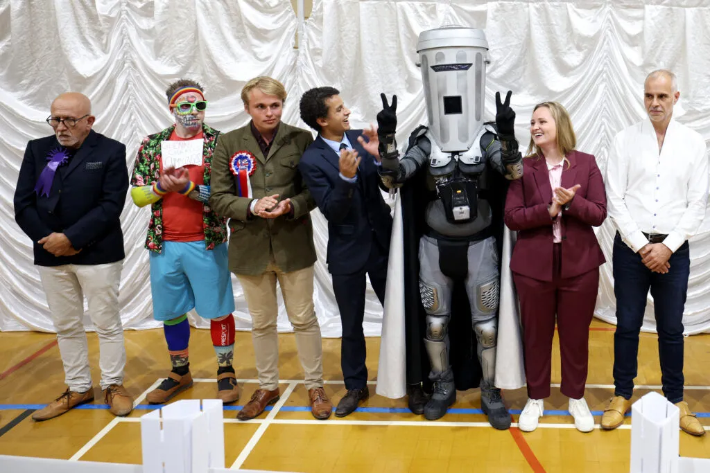 Farage’s supporters celebrate while establishment pundits tut at the spectacle