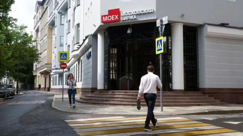 Russian Stock Market Rises at Opening, Showing Resilience While Kyiv Faces Uncertainty